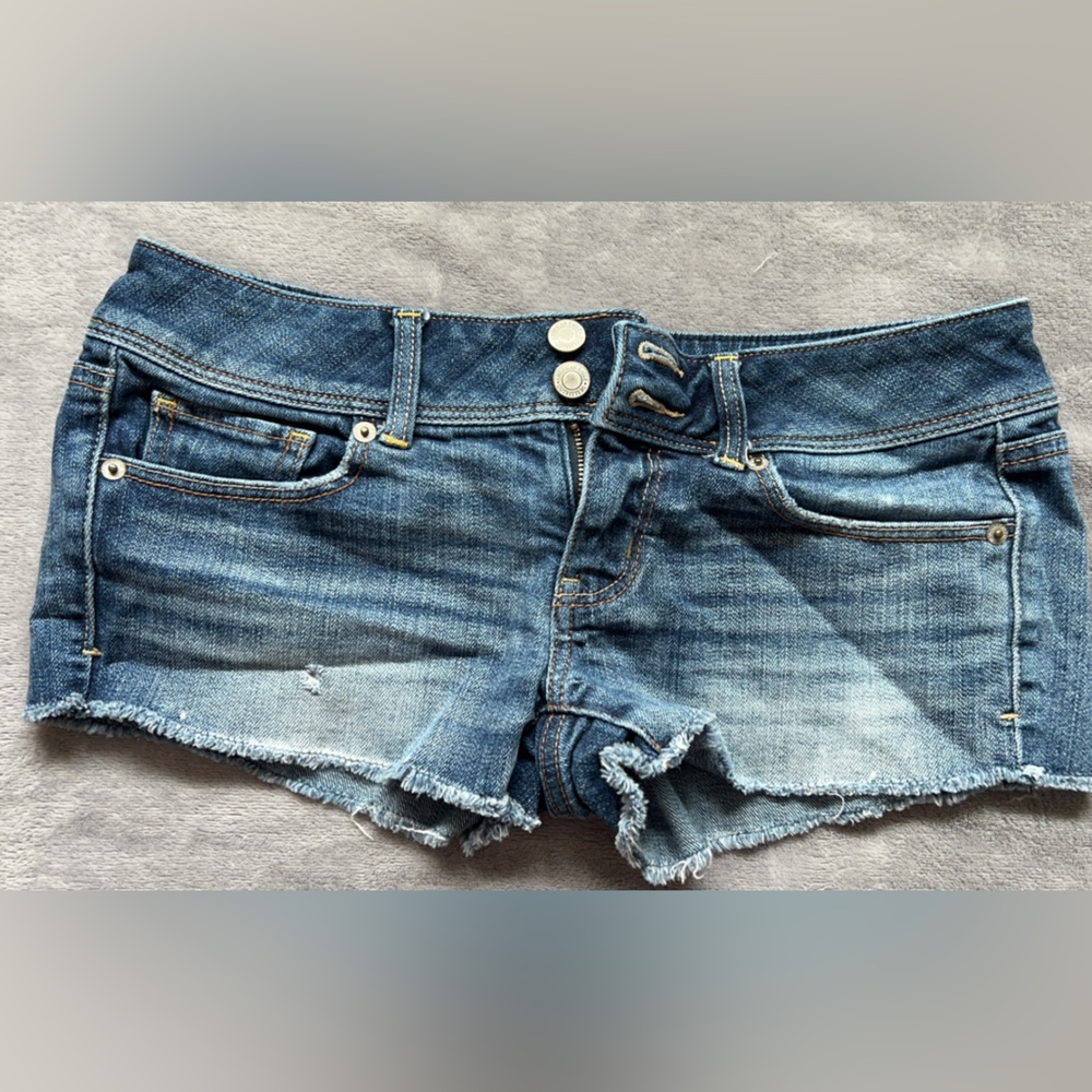 American Eagle Jean blue shorts. Size 6.